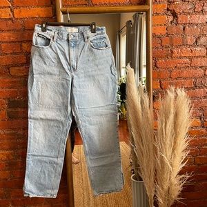 A&F 90s Curve Love Straight Jeans with Split Hem